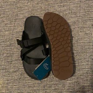 New with tags! Men’s Chaco slides